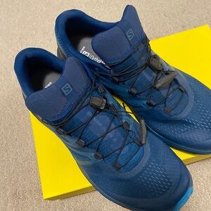 Salomon Vibe tennis shoes